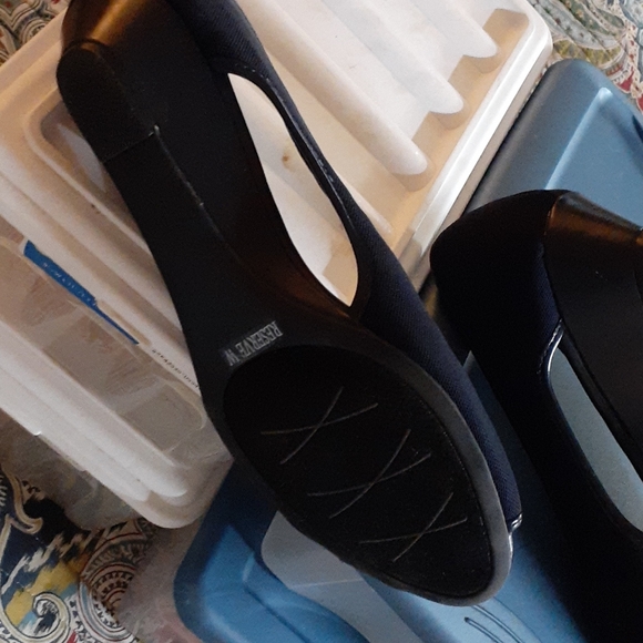 Shoe - Picture 3 of 4